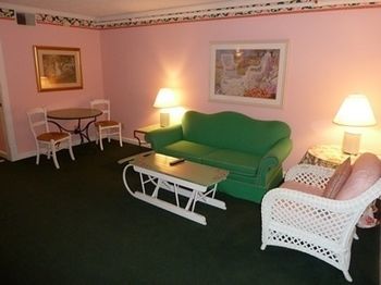 Lilac Tree Suites Макинак Айлънд Екстериор снимка