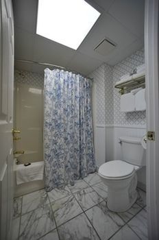 Lilac Tree Suites Макинак Айлънд Екстериор снимка